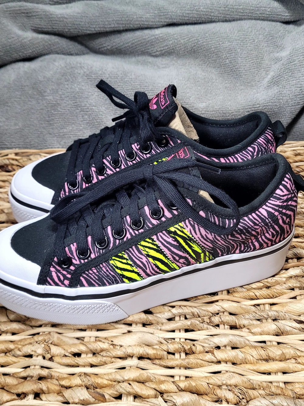 Adidas Nizza Platform Sneakers Pink Black Print Low Top IE2305 Womens 8.5